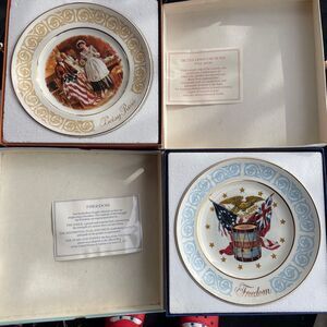 Vintage 1973 Avon Betsy Ross & 1974 Avon Freedom Collector's Decorative Plates